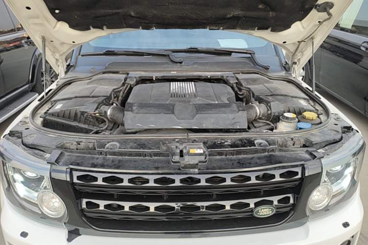 Used Land Rover Discovery 2016 3.0 SC V6 SE Engine Bay