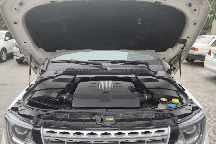 Used Land Rover Discovery  Engine Bay