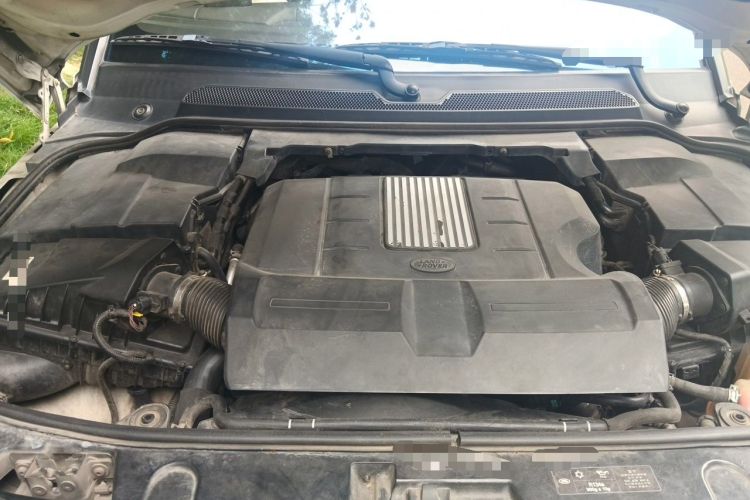 Used Land Rover Discovery 2016 3.0 SC Obsidian Black Heritage Edition HSE Engine Bay