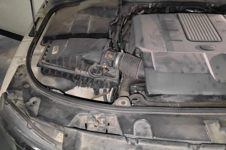 Used Land Rover Discovery  Engine Bay Right