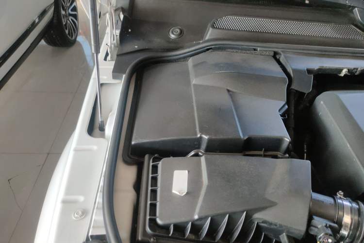 Used Land Rover Discovery 2016 3.0 SC V6 HSE Engine Bay Right