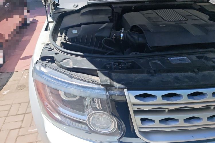 Used Land Rover Discovery  Engine Bay Right