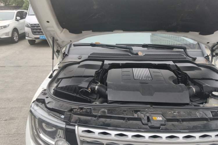 Used Land Rover Discovery  Engine Bay Right
