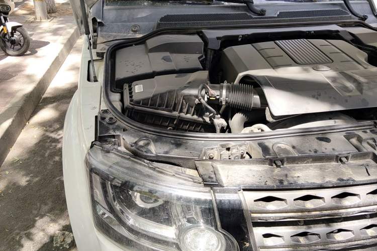 Used Land Rover Discovery  Engine Bay Right