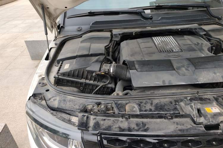 Used Land Rover Discovery 2016 3.0 SC V6 SE Engine Bay Right