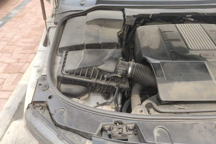 Used Land Rover Discovery 2016 3.0 SC V6 HSE Engine Bay Right