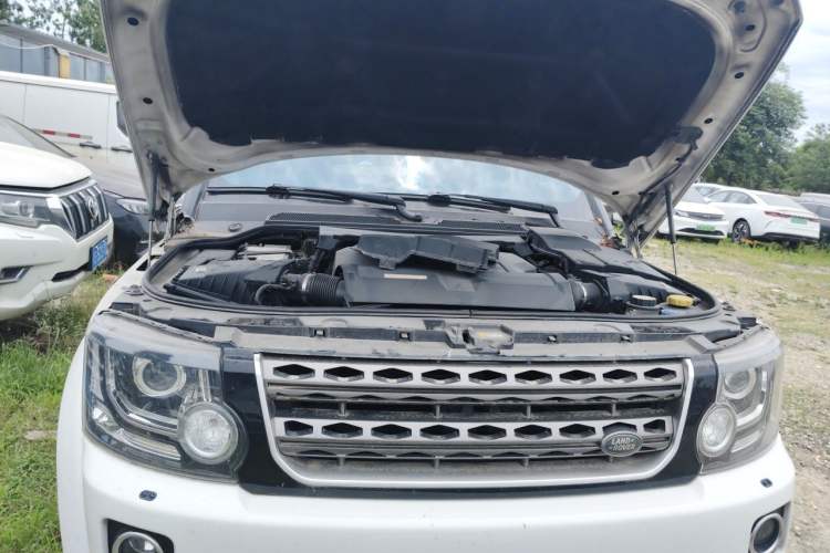 Used Land Rover Discovery 2016 3.0 SC V6 SE Engine Bay