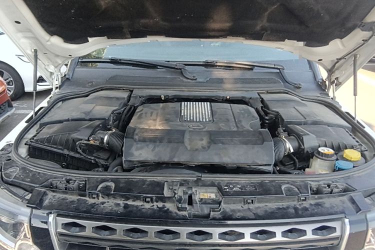 Used Land Rover Discovery  Engine Bay