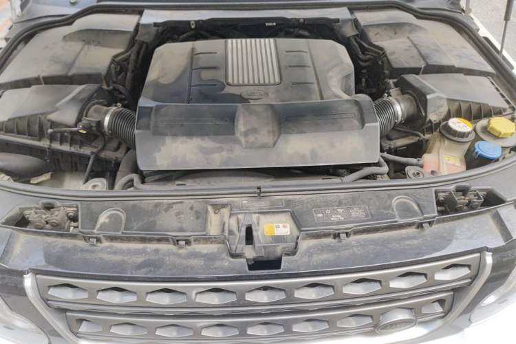 Used Land Rover Discovery 2016 3.0 SC V6 HSE Engine Bay