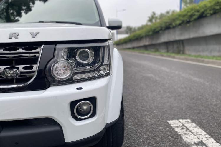 Used Land Rover Discovery 2016 3.0 SC Obsidian Black Heritage Edition HSE Exterior 4