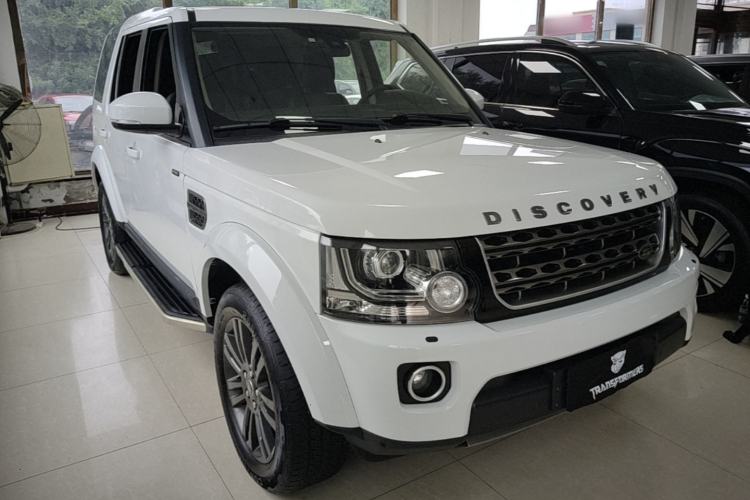 Used Land Rover Discovery 2016 3.0 SC Obsidian Black Heritage Edition HSE Front Right 45 Deg