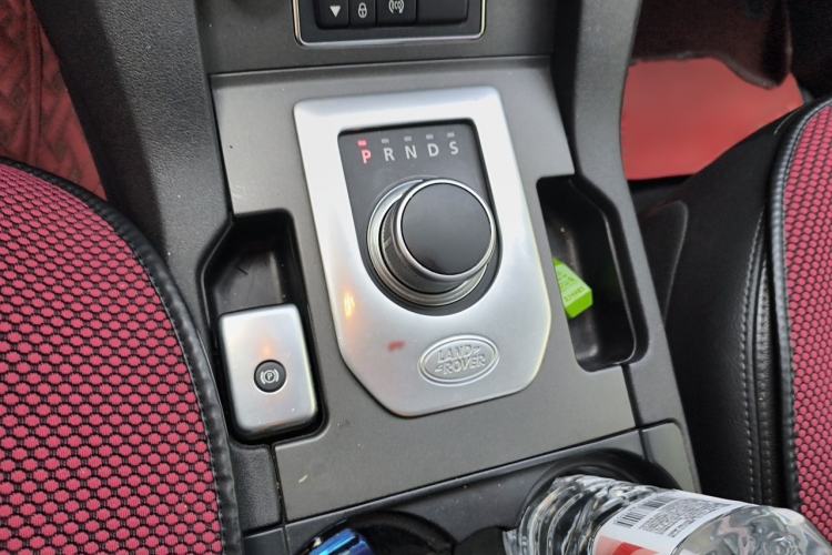 Used Land Rover Discovery 2016 3.0 SC Obsidian Black Heritage Edition SE Gear Lever