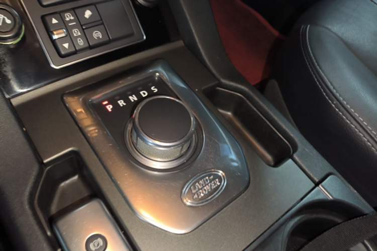 Used Land Rover Discovery 2016 3.0 SC V6 SE Gear Lever
