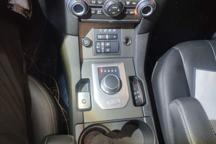 Used Land Rover Discovery 2016 3.0 SC V6 HSE Gear Lever