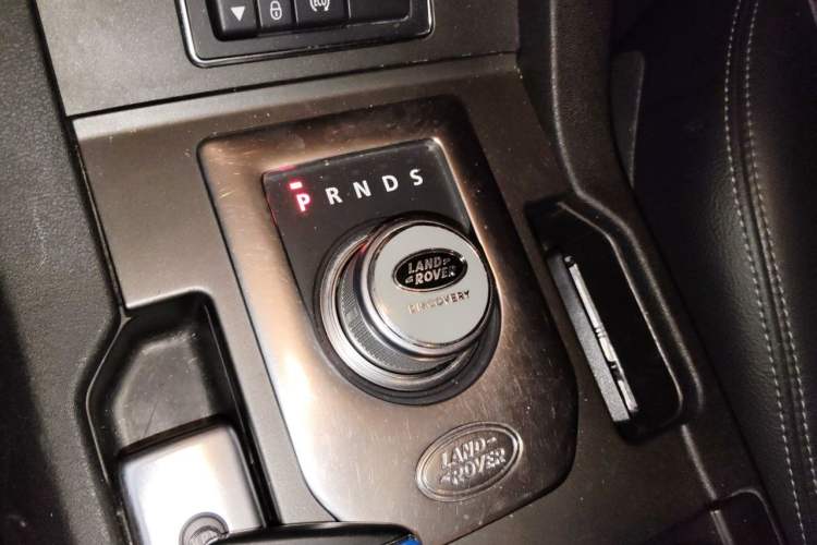Used Land Rover Discovery 2016 3.0 SC V6 HSE Gear Lever