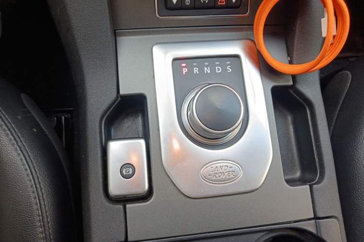 Used Land Rover Discovery 2016 4th Generation 3.0 SC Black Edition Collection HSE Gear Lever
