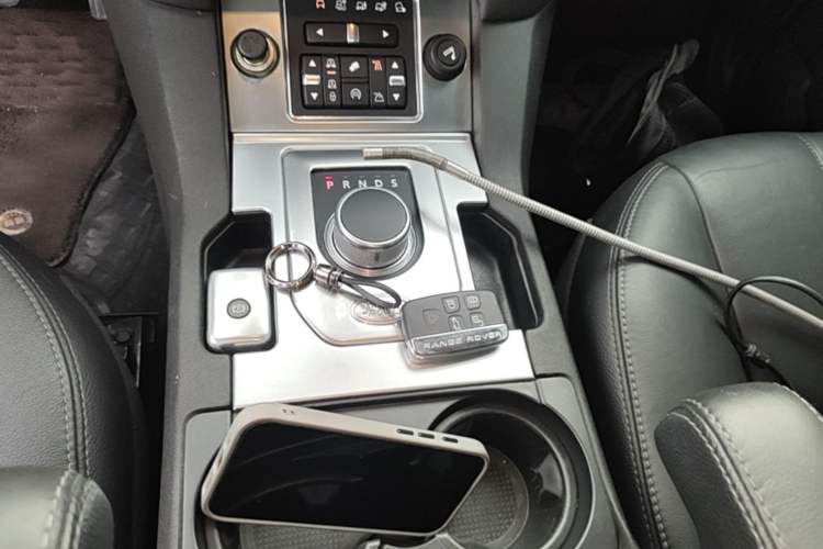 Used Land Rover Discovery 2016 3.0 SC V6 SE Gear Lever