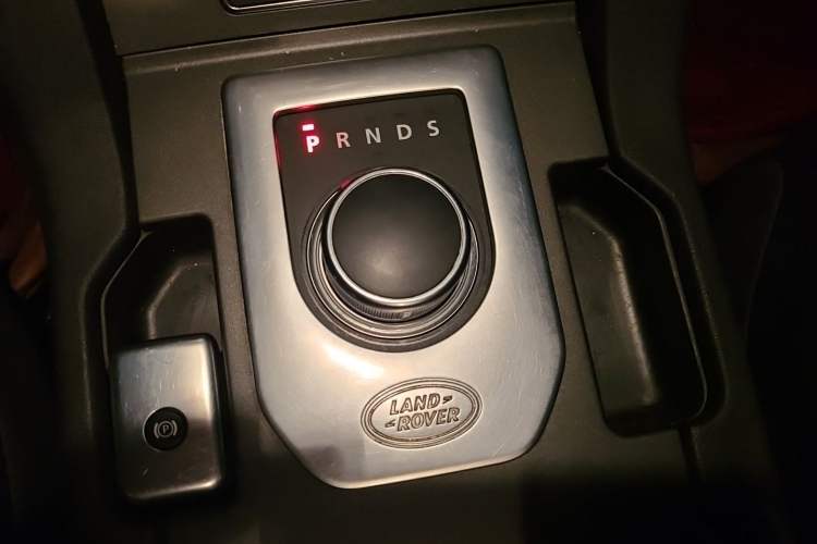Used Land Rover Discovery 2016 3.0 SC V6 SE Gear Lever