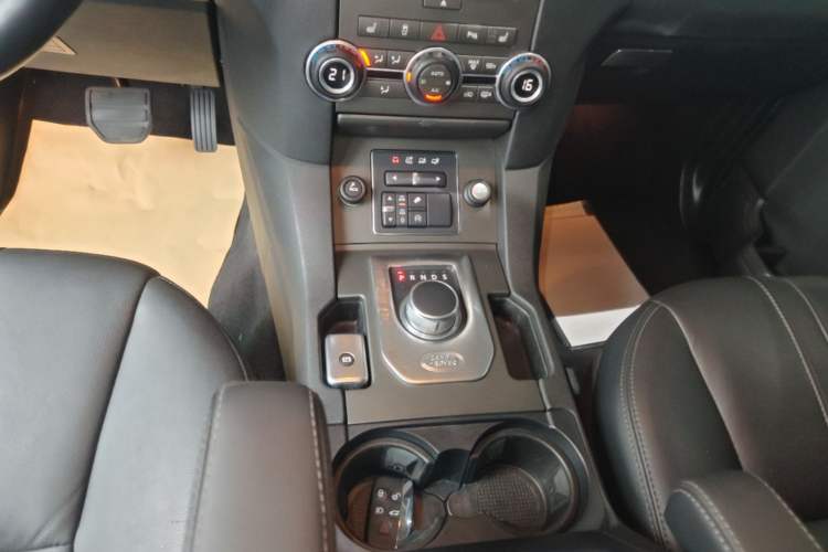 Used Land Rover Discovery 2016 3.0 SC V6 SE Gear Lever