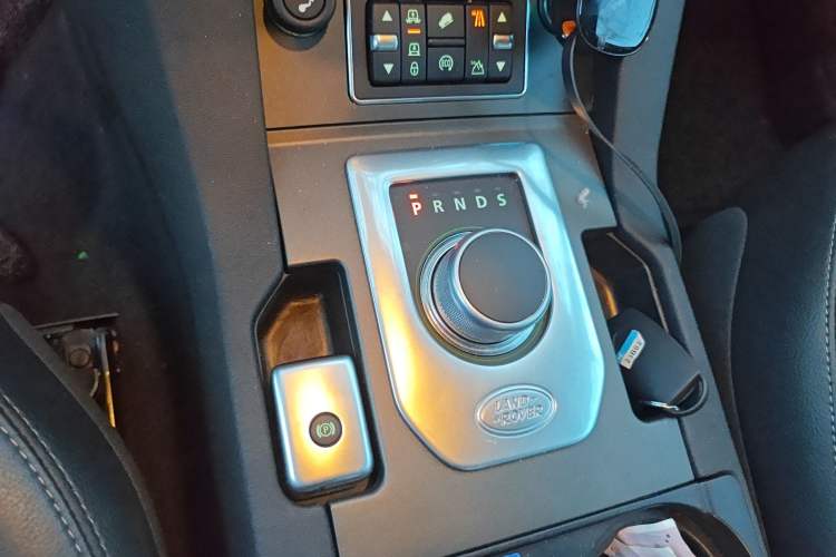 Used Land Rover Discovery 2016 3.0 SC V6 HSE Luxury Gear Lever