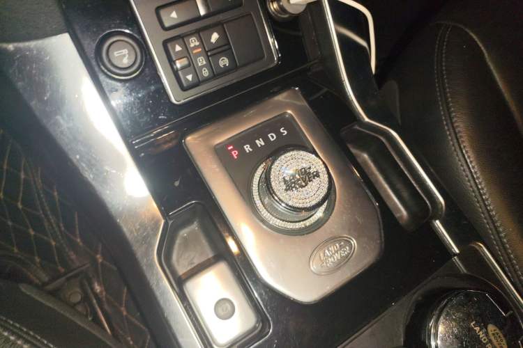 Used Land Rover Discovery 2016 3.0 SC V6 SE Gear Lever