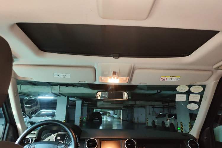 Used Land Rover Discovery 2016 3.0 SC Obsidian Black Heritage Edition HSE Headliner