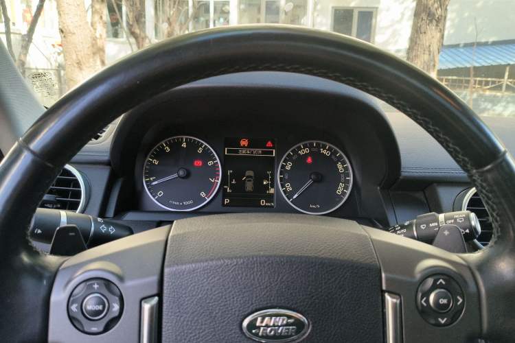 Used Land Rover Discovery 2016 3.0 SC Obsidian Black Heritage Edition HSE Instrument Cluster