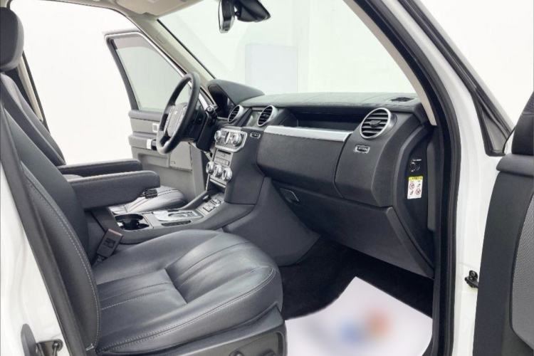 Used Land Rover Discovery 2016 3.0 SC V6 HSE Interior 10