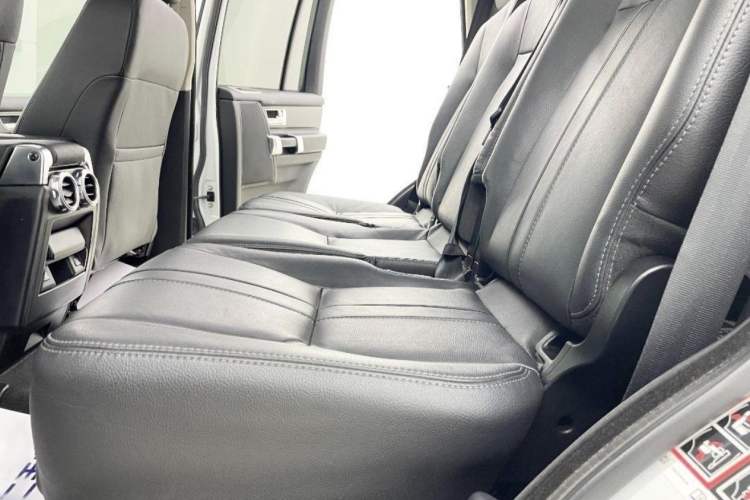 Used Land Rover Discovery 2016 3.0 SC V6 HSE Interior 6