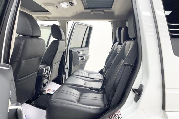 Used Land Rover Discovery 2016 3.0 SC V6 HSE Interior 7