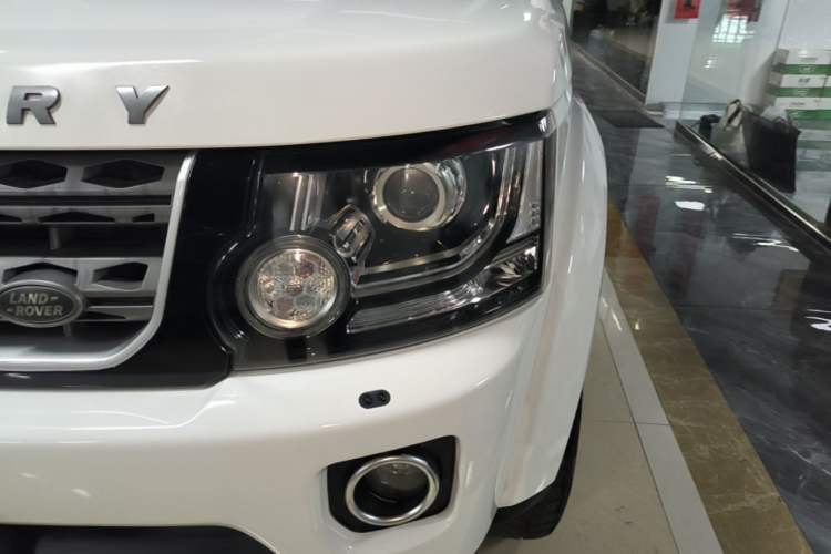 Used Land Rover Discovery 2016 3.0 SC V6 SE Left Front Headlight