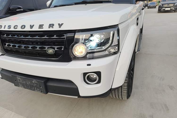 Used Land Rover Discovery 2016 3.0 SC V6 SE Left Front Headlight