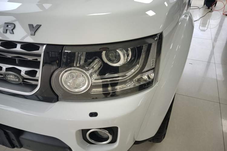 Used Land Rover Discovery 2016 3.0 SC Obsidian Black Heritage Edition HSE Left Front Headlight