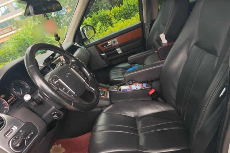 Used Land Rover Discovery 2016 3.0 SC Obsidian Black Heritage Edition HSE Left Front Seat