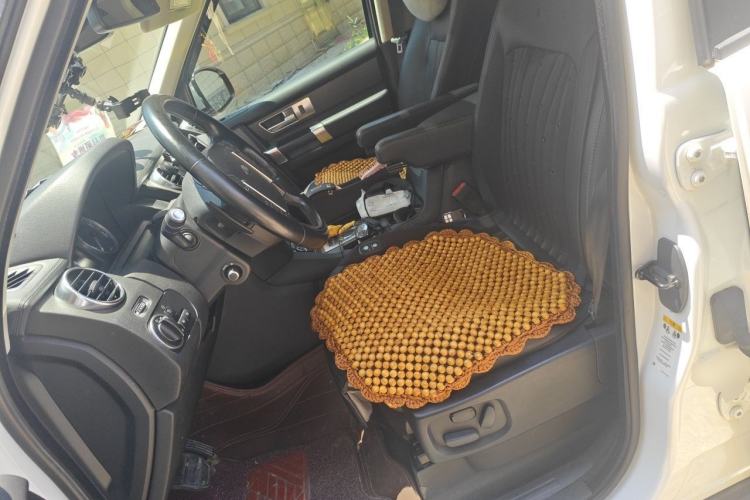 Used Land Rover Discovery  Left Front Seat