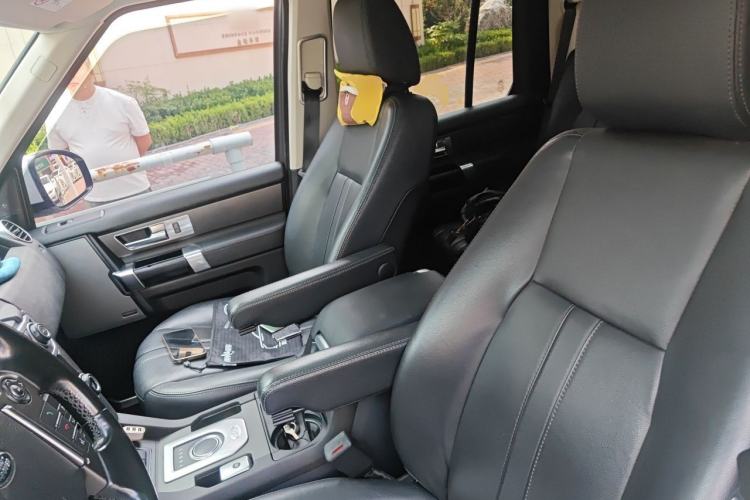 Used Land Rover Discovery 2016 3.0 SC Obsidian Black Heritage Edition SE Left Front Seat