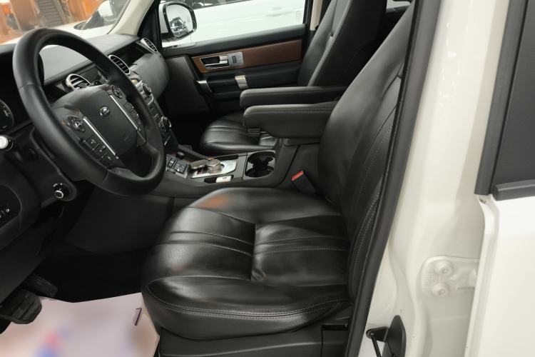 Used Land Rover Discovery 2016 3.0 SC Obsidian Black Heritage Edition HSE Left Front Seat