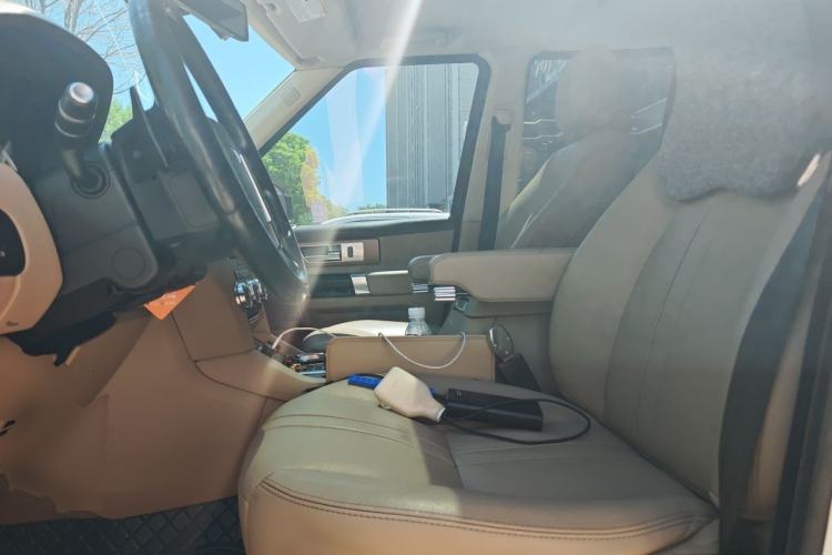 Used Land Rover Discovery  Left Front Seat