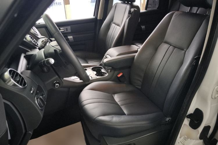 Used Land Rover Discovery 2016 3.0 SC Obsidian Black Heritage Edition HSE Left Front Seat