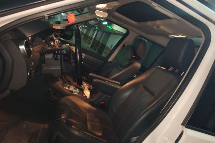 Used Land Rover Discovery 2016 3.0 SC Obsidian Black Heritage Edition SE Left Front Seat