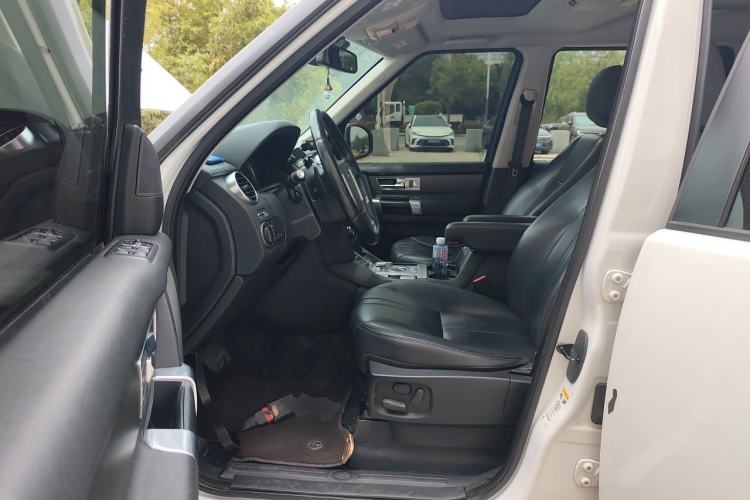 Used Land Rover Discovery 2016 3.0 SC V6 SE Left Front Seat