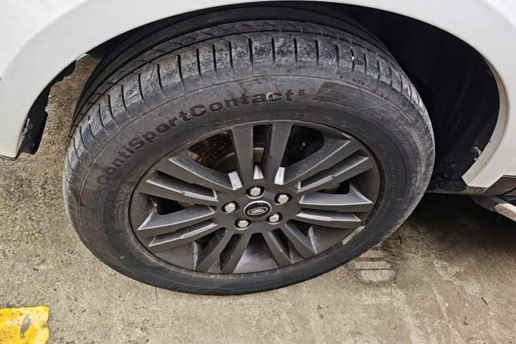 Used Land Rover Discovery 2016 3.0 SC Obsidian Black Heritage Edition HSE Left Front Wheel Hub