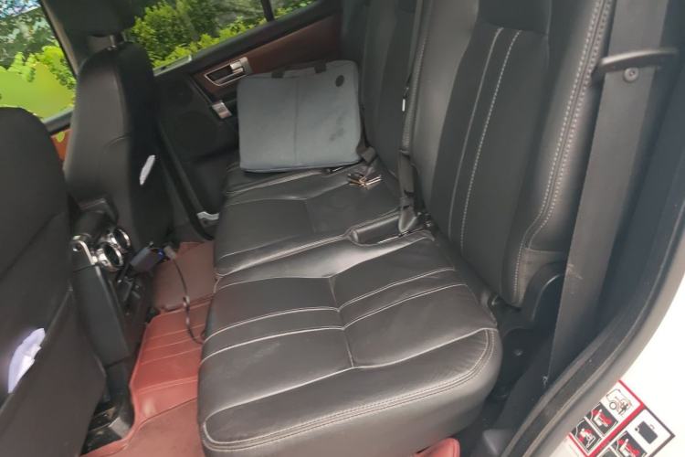 Used Land Rover Discovery 2016 3.0 SC Obsidian Black Heritage Edition HSE Left Rear Seat