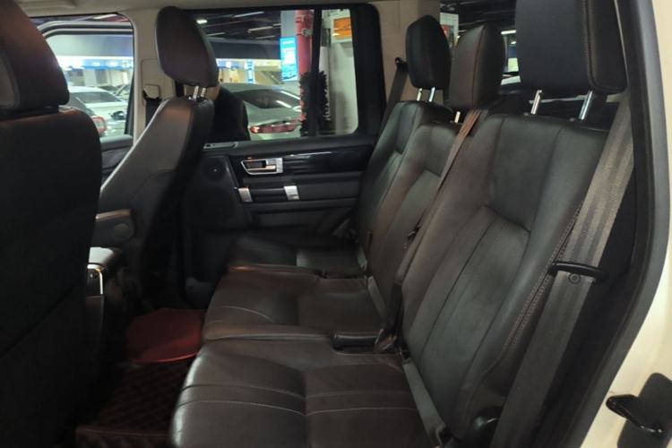 Used Land Rover Discovery 2016 3.0 SC V6 SE Left Rear Seat