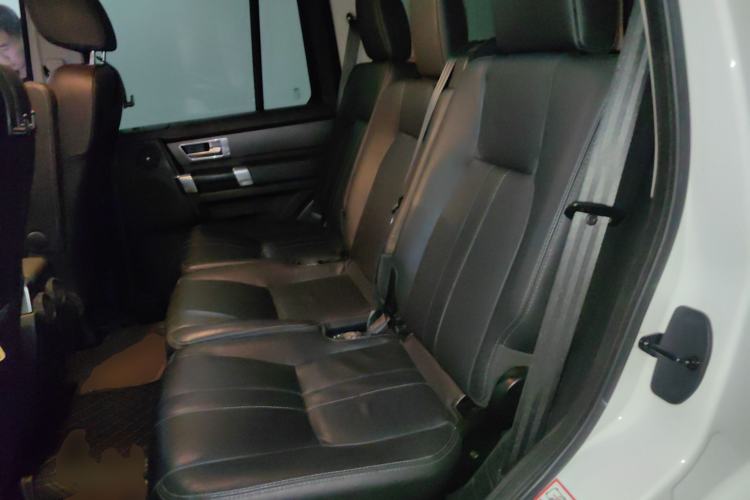 Used Land Rover Discovery 2016 3.0 SC Obsidian Black Heritage Edition SE Left Rear Seat