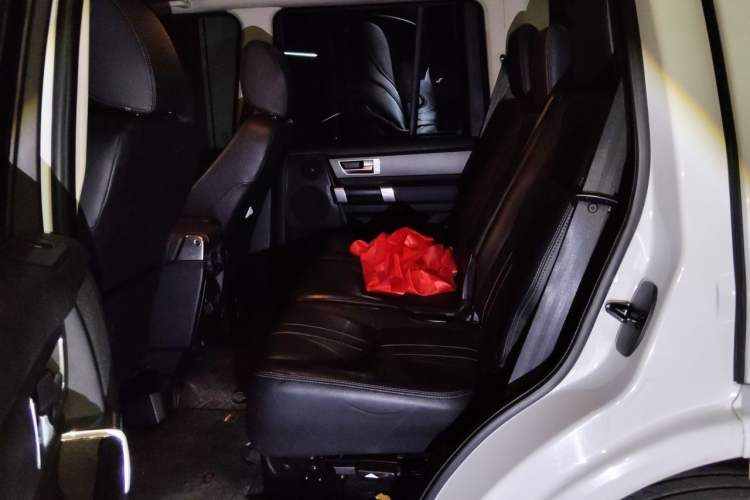 Used Land Rover Discovery 2016 3.0 SC V6 HSE Left Rear Seat