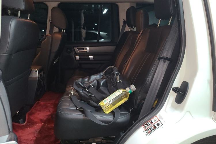 Used Land Rover Discovery 2016 3.0 SC V6 SE Left Rear Seat