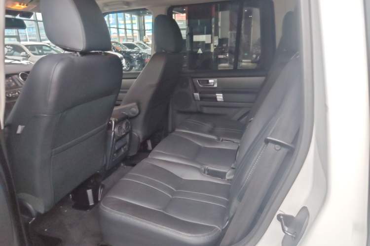 Used Land Rover Discovery 2016 3.0 SC V6 SE Left Rear Seat