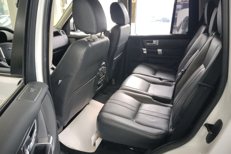 Used Land Rover Discovery 2016 3.0 SC Obsidian Black Heritage Edition HSE Left Rear Seat