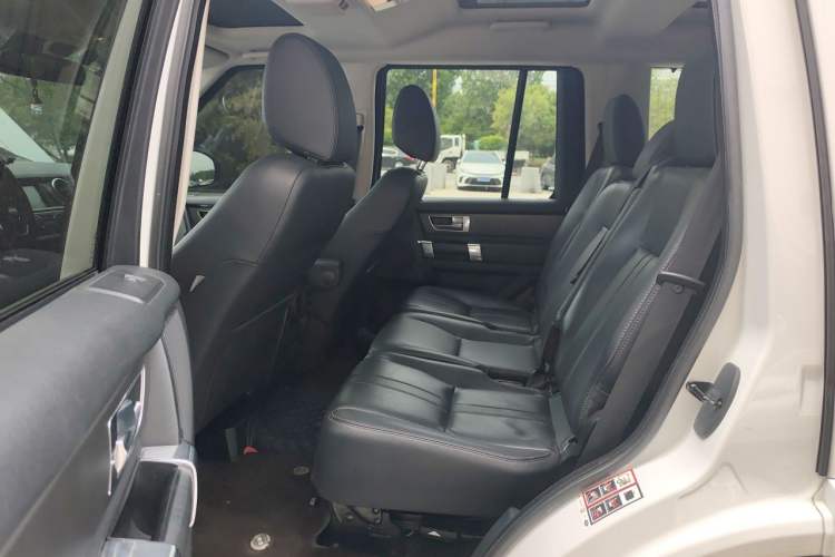 Used Land Rover Discovery 2016 3.0 SC V6 SE Left Rear Seat